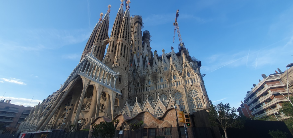 6 Beautiful Barcelona Attractions That Everyone Must See